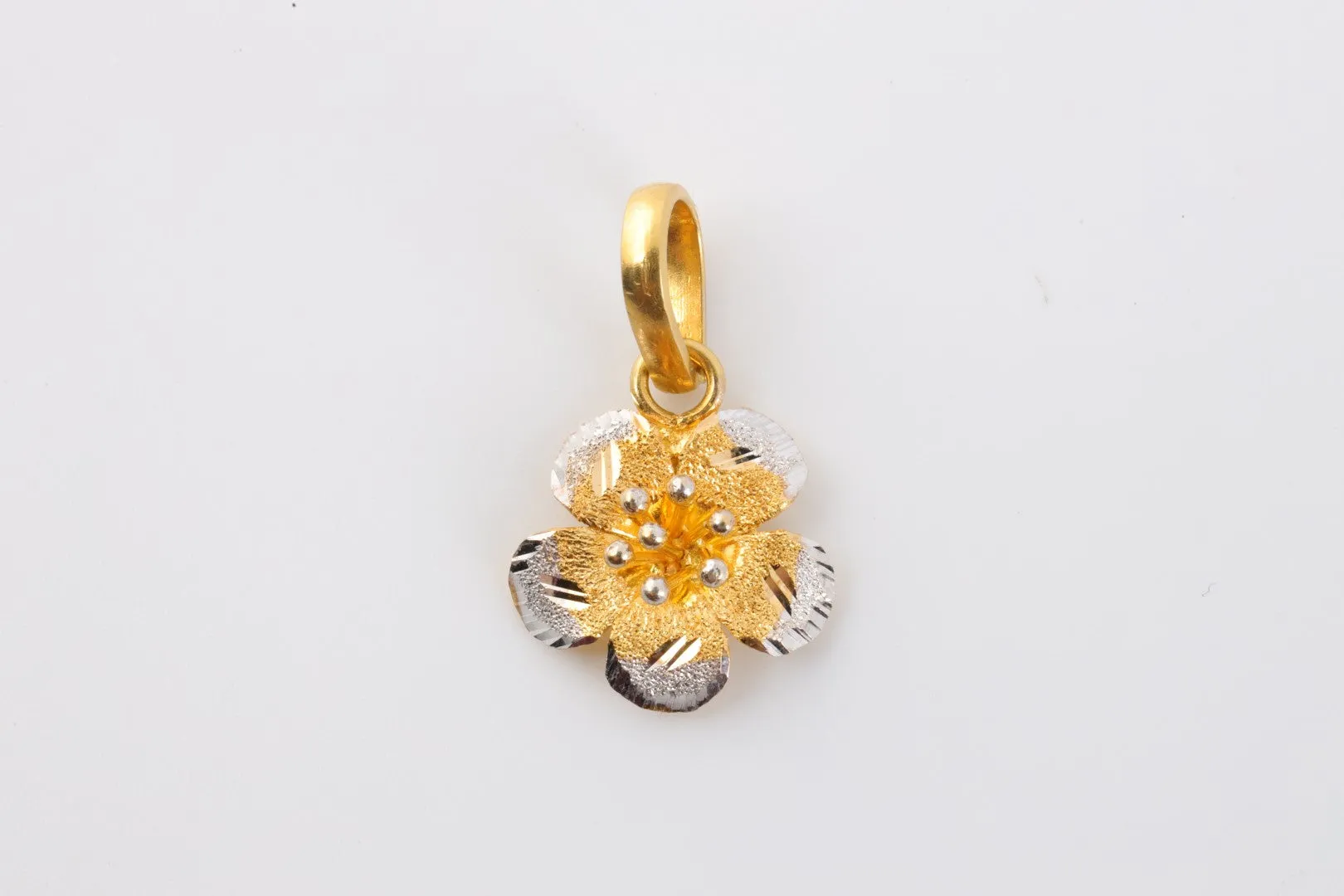 22k Two-Tone Gold Flower Pendant (2.04g.)