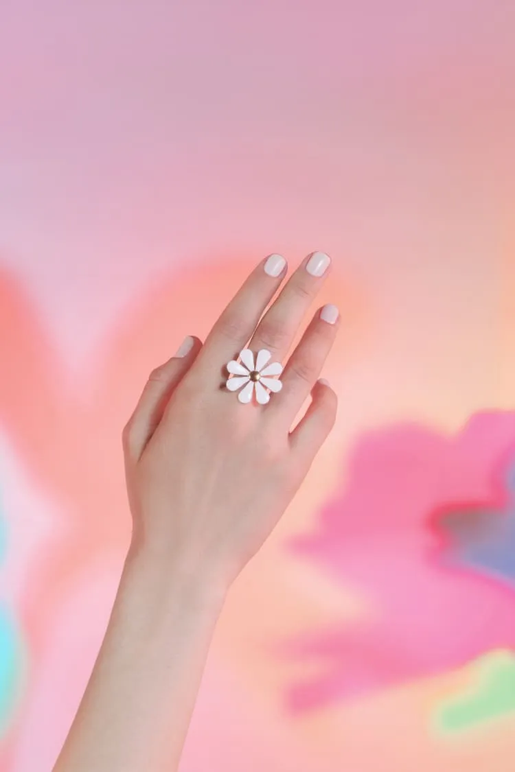 flower ring in gold and white