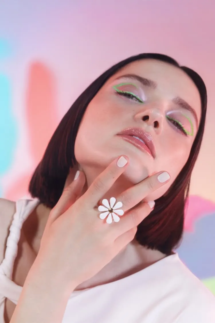 flower ring in gold and white