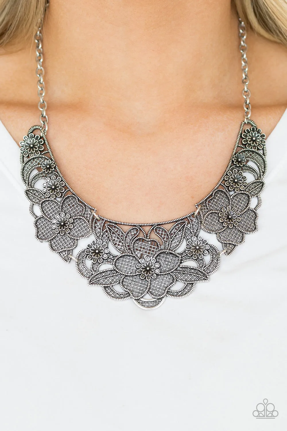 Paparazzi Accessories  - Petunia Paradise #N229 Peg - Silver Necklace