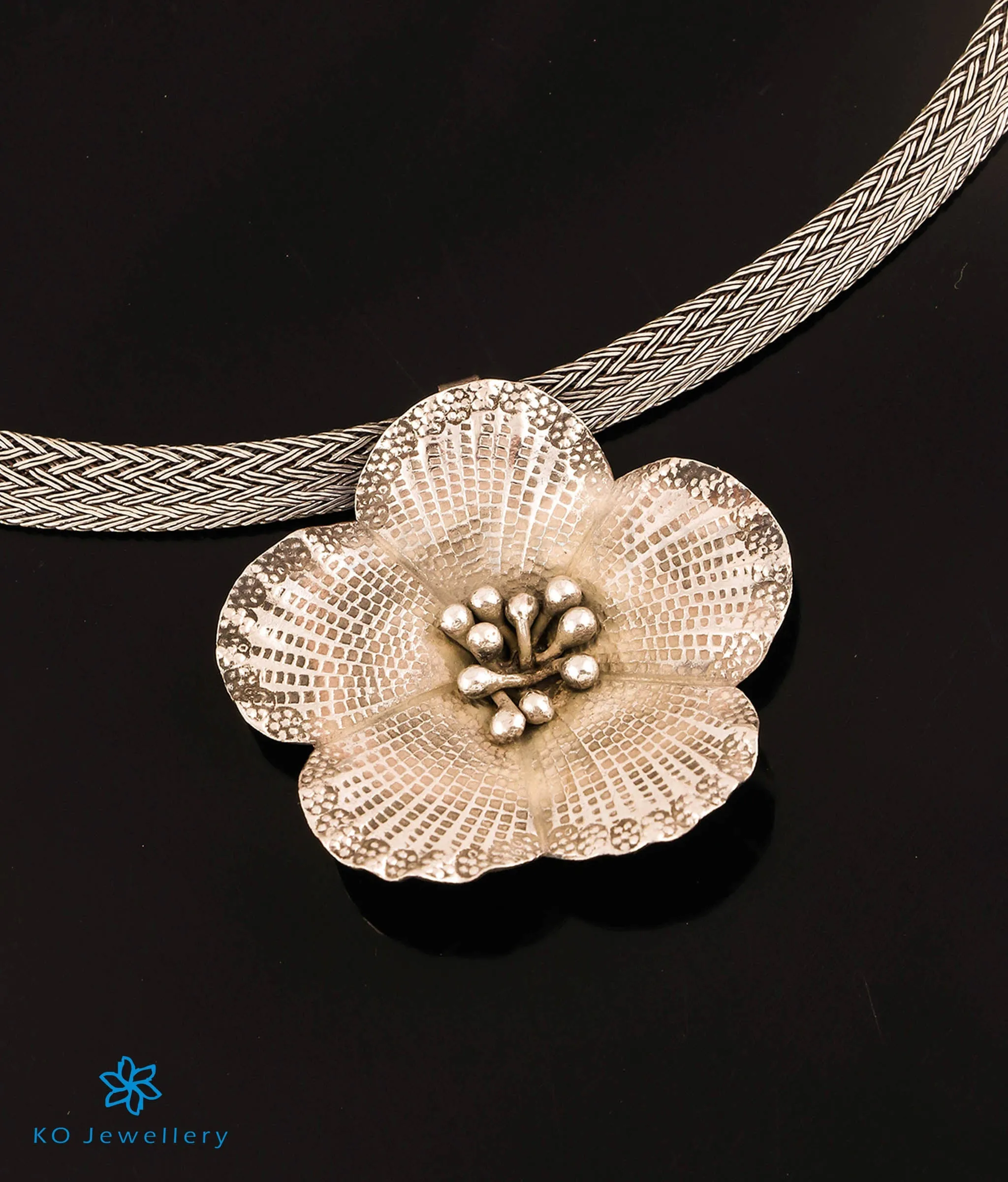 The Flower Swirl Silver Necklace